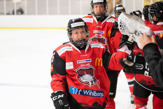 Redhawks Annie Svärd jublar