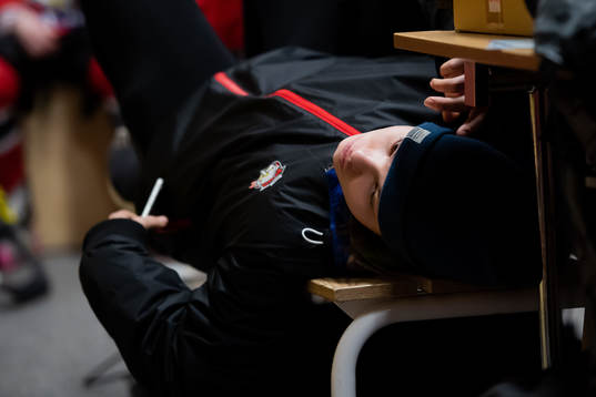 En av Redhawks spelare vilar