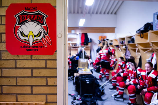 Redhawks skylt utanför omklädningsrummet