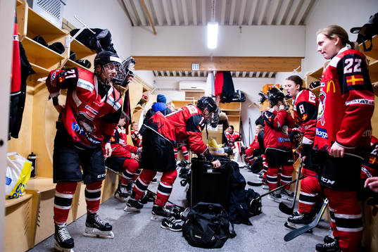 Redhawks Jessica Nilsson och Amanda Andersson förbereder