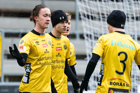 Elfsborgs Kevin Strand jublar med lagkamrater