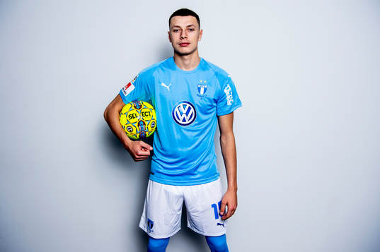 Malmö FF presenterar Anel Ahmedhodzic som ny spelare