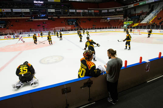 Brynäs spelare värmer upp
