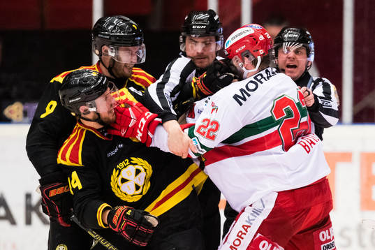Brynäs Niclas Andersén och Jacob Blomqvist islagsmål med