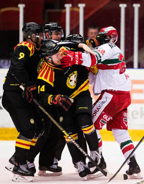 Brynäs Niclas Andersén och Jacob Blomqvist islagsmål med
