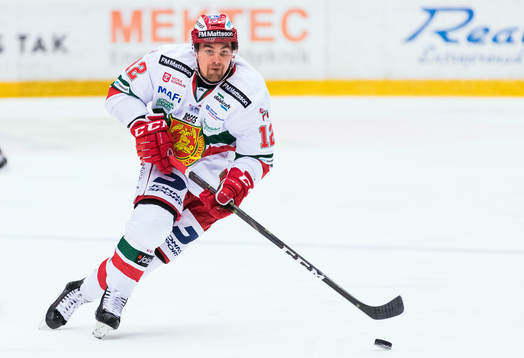 Moras Kevin Gagné med pucken