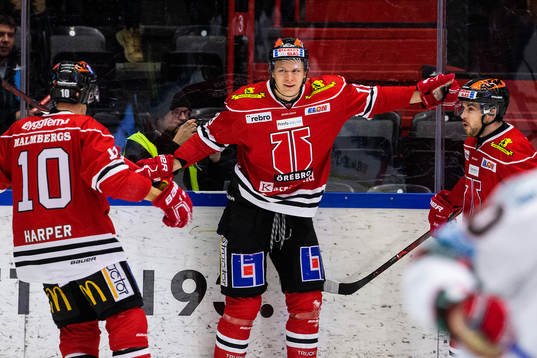 Örebros Rodrigo Abols jublar