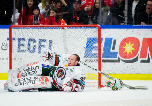 Frölundas målvakt Johan Gustafsson deppar