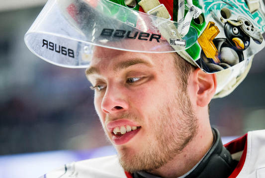 Frölundas målvakt Johan Gustafsson deppar