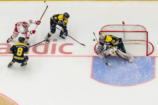 Kamp kring HV71´s målvakt Felix Sandström