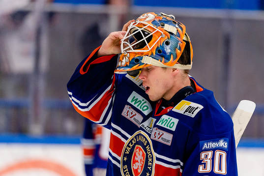 Växjös målvakt Viktor Fasth deppar