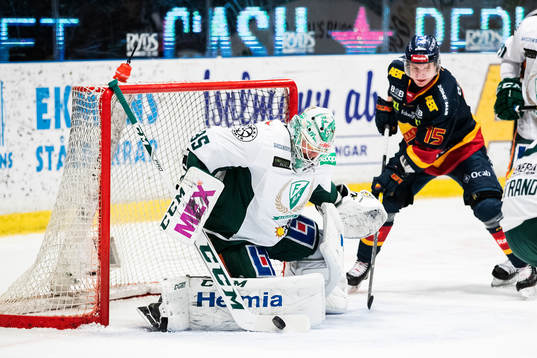 Färjestads målvakt Adam Werner och Djurgårdens Jakob