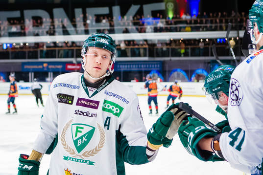 Färjestads Johan Ryno jublar