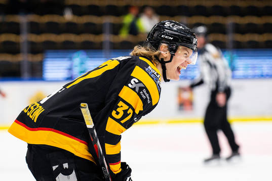Skellefteås Albin Eriksson jublar