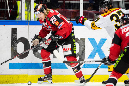 Malmö Redhawks Marcus Sylvegård och Luleås Oscar Engsund