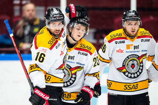 Luleås Niklas Olausson jublar med Jesper Sellgren