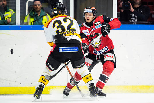 Malmö Redhawks Tobias Ekberg och Luleås Oscar Engsund
