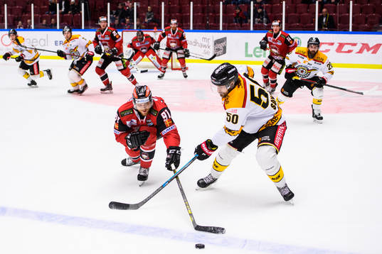 Malmö Redhawks Max Görtz och Luleås Daniel Sondell