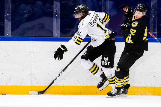 s Daniel Muzito Bagenda och Panterns Dennis Svensson