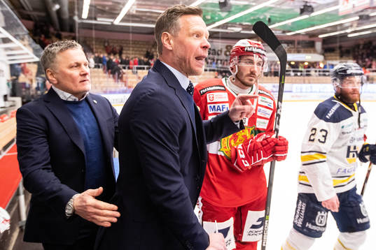 s assisterande tränare Nicklas Rahm och HV71:s  tränare