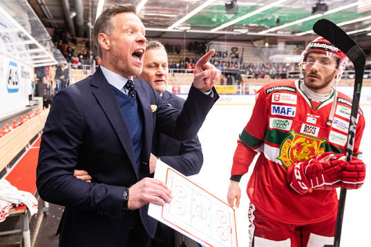 s assisterande tränare Nicklas Rahm och HV71:s  tränare