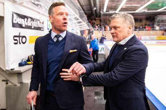 s assisterande tränare Nicklas Rahm och HV71:s tränare