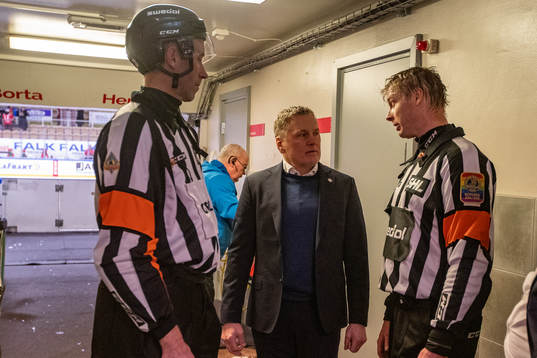 s  tränare Stephan Lundh och domare Mikael Andersson