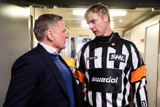 s  tränare Stephan Lundh och domare Mikael Andersson