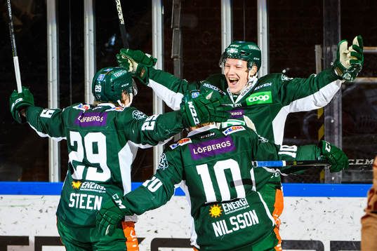 Färjestads Gustav Rydahl jublar med lagkamrater