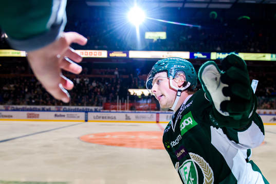 Färjestads Oskar Steen jublar