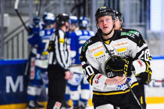 Thomas Berg Paulsen of Stavanger Oilers loks dejected