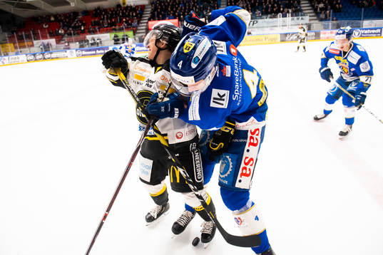 Magnus Hoff of Stavanger Oilers and Kristian Sødahl Østby