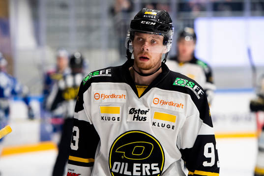 Markus Søberg of Stavanger Oilers looks dejected
