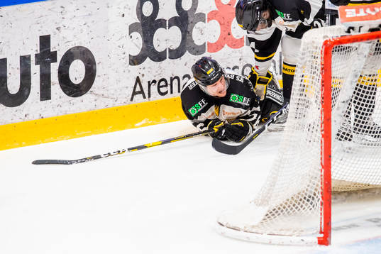 Patrick Stig Hylland Ulriksen of Stavanger Oilers with an