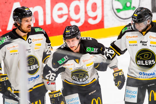 Patrick Stig Hylland Ulriksen of Stavanger Oilers with an
