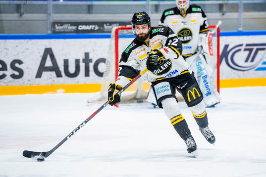 Mats Larsen Mostue of Stavanger Oilers