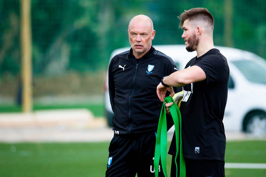 Tränare Uwe Rösler  och fystränare Jamie Mackay
