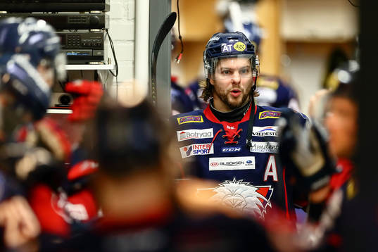Linköpings Andrew Gordon före ishockeymatchen i SHL