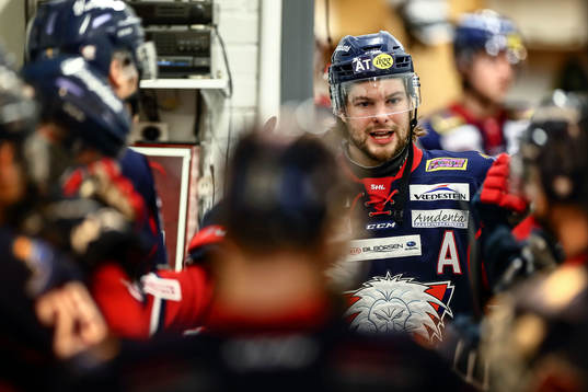 Linköpings Andrew Gordon före ishockeymatchen i SHL