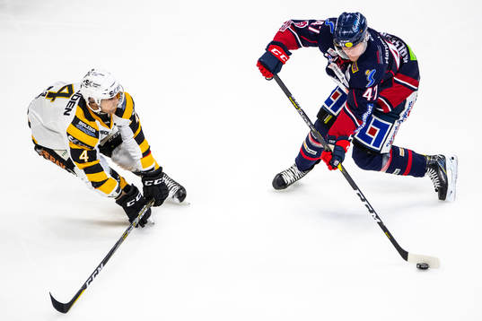 Skellefteås Bud Holloway och Linköpings Anton Karlsson