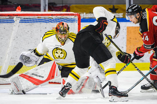 Brynäs målvakt Joacim Eriksson och Luleås Johan Harju