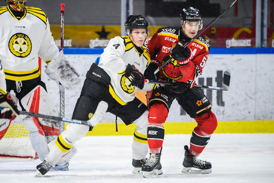 Brynäs Niclas Lundgren och Luleås Karl Fabricius