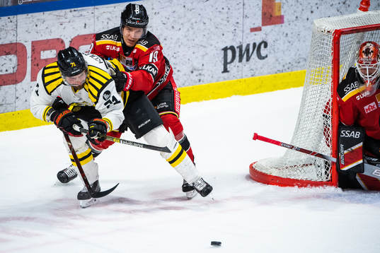 Brynäs Robert Kousal och Luleås Joonas Jalvanti