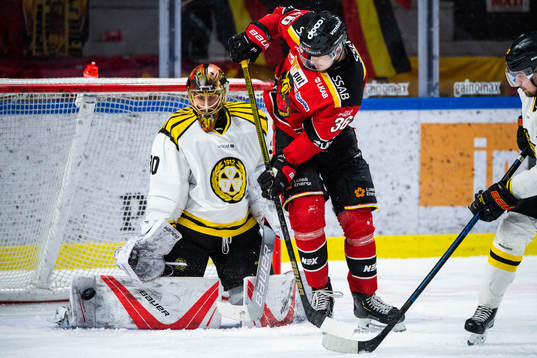 Brynäs målvakt Joacim Eriksson och Luleås Emil Larsson