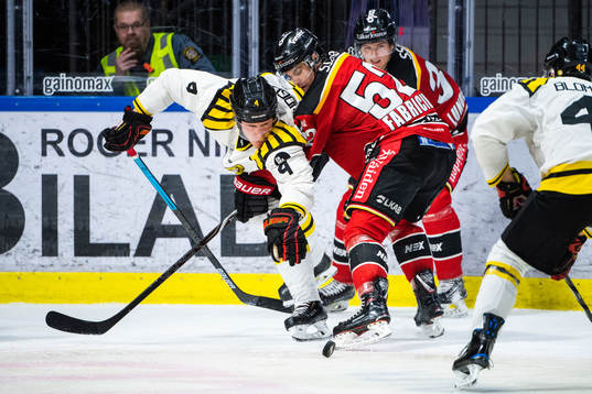 Brynäs Niclas Lundgren och Luleås Karl Fabricius