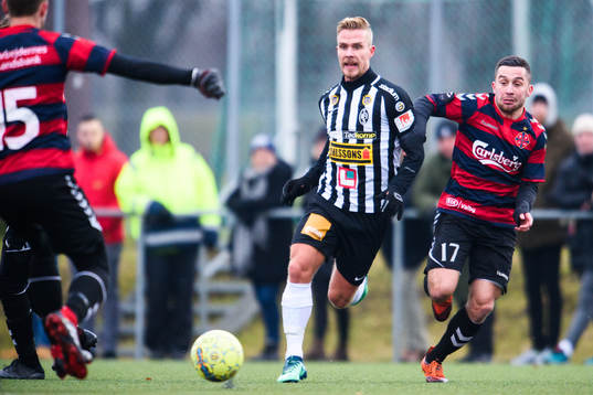 Bläddra bland fler bilder av Fotboll, Träningsmatch, Landskrona - Frem