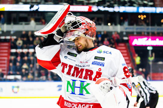 Timrås målvakt Niklas Svedberg deppar