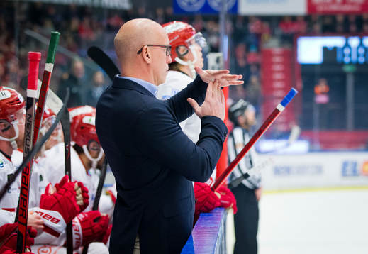 Timrås tränare Fredrik Andersson tar time out