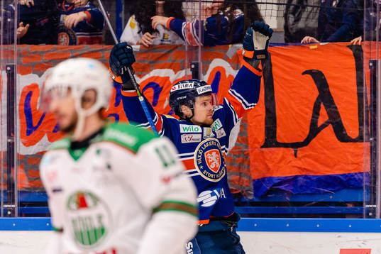 Växjös Brendan Shinnimin jublar