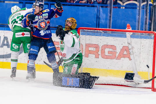 Växjös Brendan Shinnimin gör mål 2-1 och jublar.